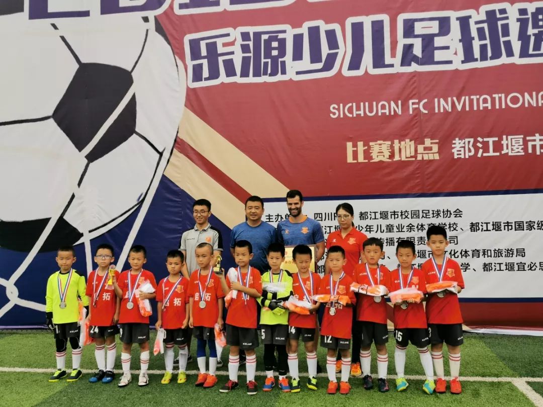 热刺VS布莱顿比赛直播分析默森：切尔西输球可能无缘下赛季欧冠，预测他们2-1战胜曼联